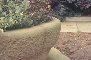 Detail Pflanztrog aus Sandstein   